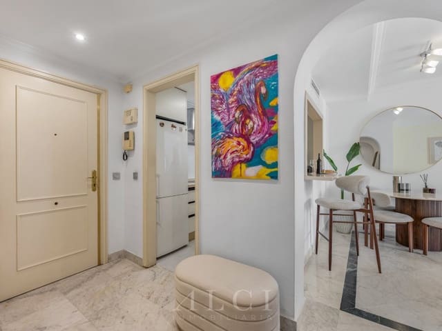 2 slaapkamer Flat te koop in Puerto Banus, Marbella met zwembad - € 885.000 (Ref: 9990426)