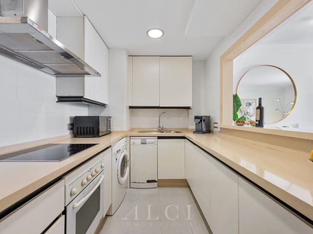 2 slaapkamer Flat te koop in Puerto Banus, Marbella met zwembad - € 885.000 (Ref: 9990426)