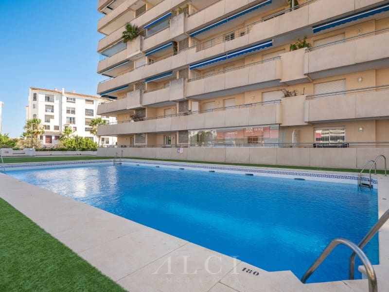 2 quarto Apartamento para venda em Nueva Andalucia com piscina - 885 000 € (Ref: 9990426)