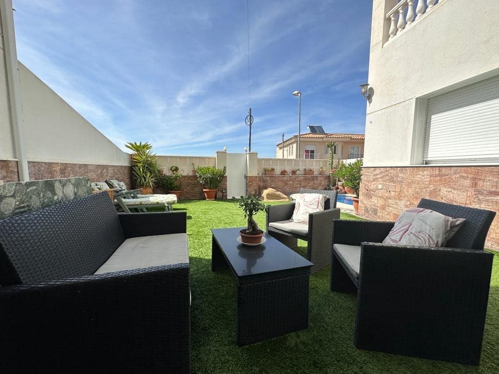 3 makuuhuone Rivitalo myytävänä paikassa Macael mukana uima-altaan - 199 000 € (Ref: 9630485)