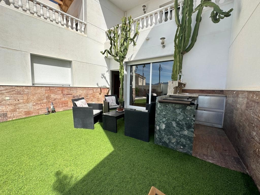 3 makuuhuone Rivitalo myytävänä paikassa Macael mukana uima-altaan - 199 000 € (Ref: 9630485)