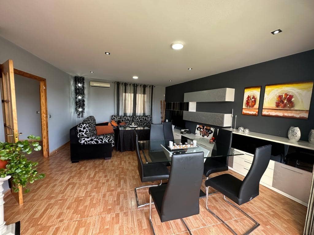 3 makuuhuone Rivitalo myytävänä paikassa Macael mukana uima-altaan - 199 000 € (Ref: 9630485)