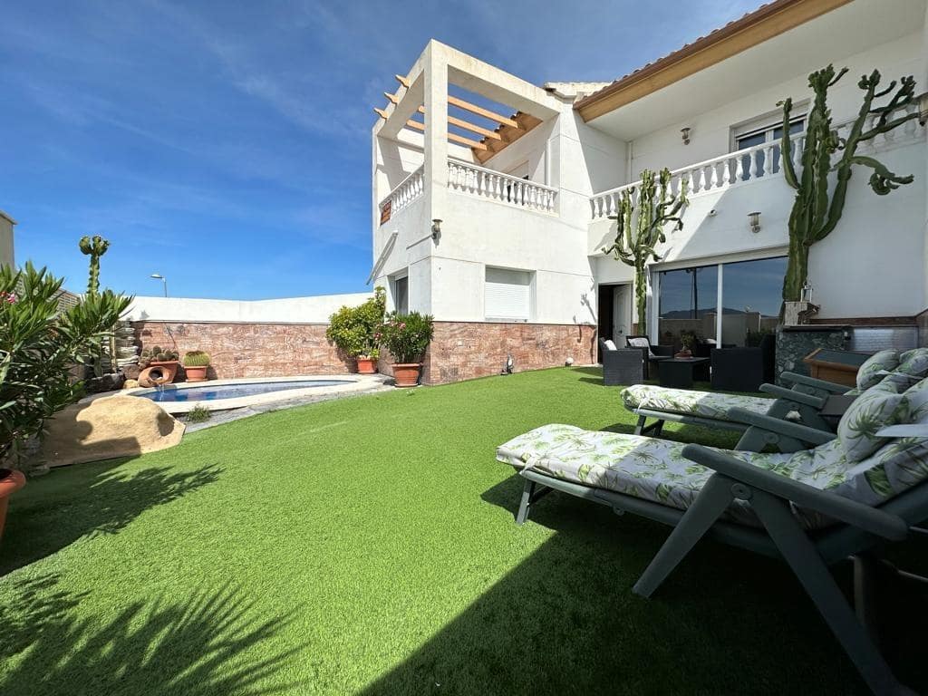 3 makuuhuone Rivitalo myytävänä paikassa Macael mukana uima-altaan - 199 000 € (Ref: 9630485)