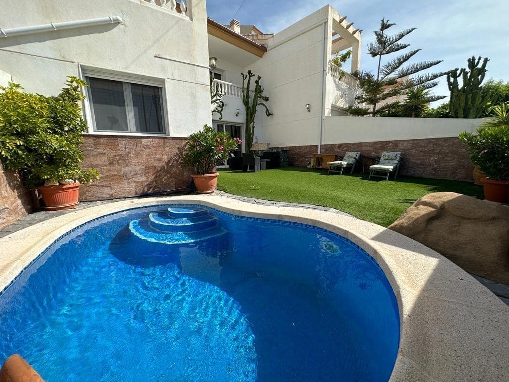 3 makuuhuone Rivitalo myytävänä paikassa Macael mukana uima-altaan - 199 000 € (Ref: 9630485)