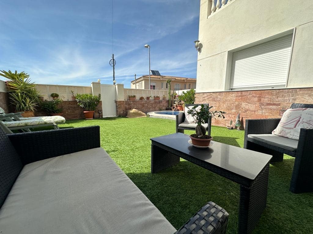 3 makuuhuone Rivitalo myytävänä paikassa Macael mukana uima-altaan - 199 000 € (Ref: 9630485)