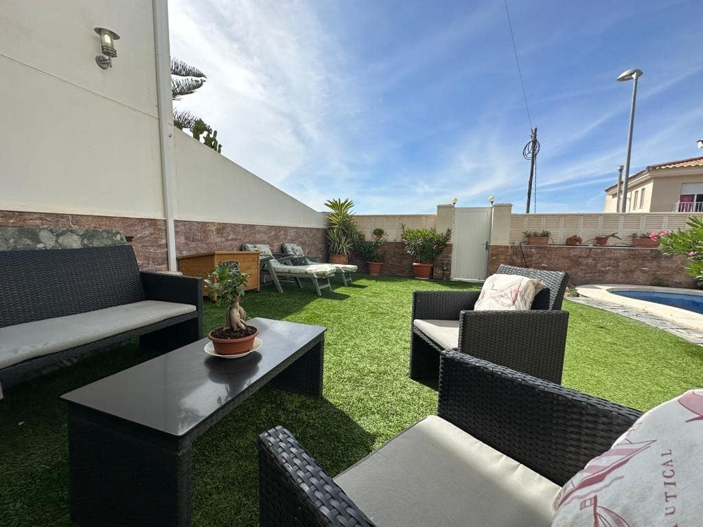 3 makuuhuone Rivitalo myytävänä paikassa Macael mukana uima-altaan - 199 000 € (Ref: 9630485)