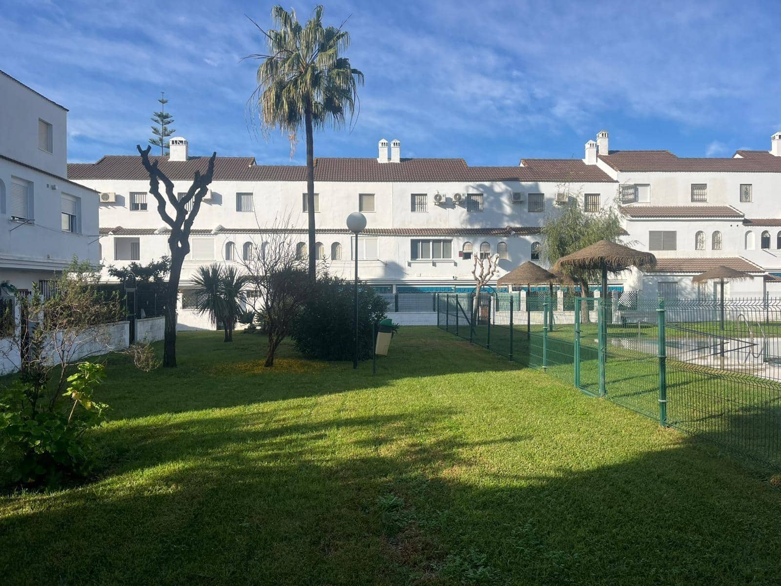 4 makuuhuone Paritalo myytävänä paikassa Nuevo Portil mukana uima-altaan - 354 900 € (Ref: 9456585)