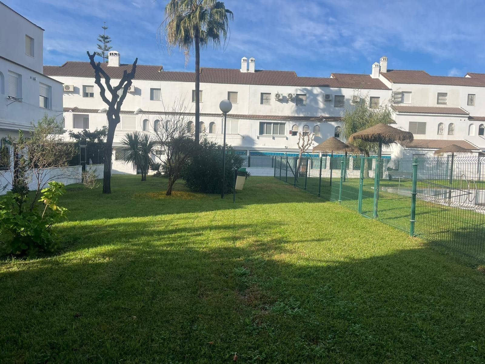 4 makuuhuone Paritalo myytävänä paikassa Nuevo Portil mukana uima-altaan - 354 900 € (Ref: 9456585)