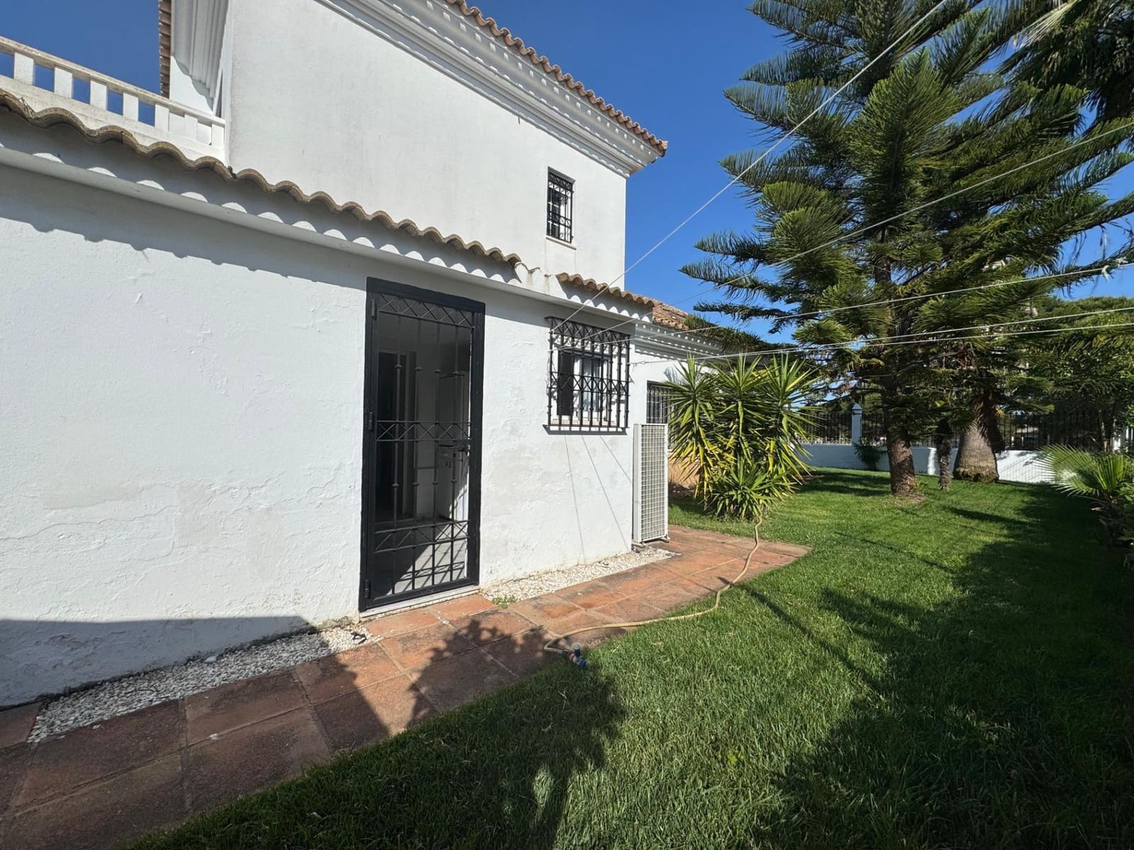 4 bedroom Villa for sale in El Portil with pool garage - € 578,900 (Ref: 9456592)