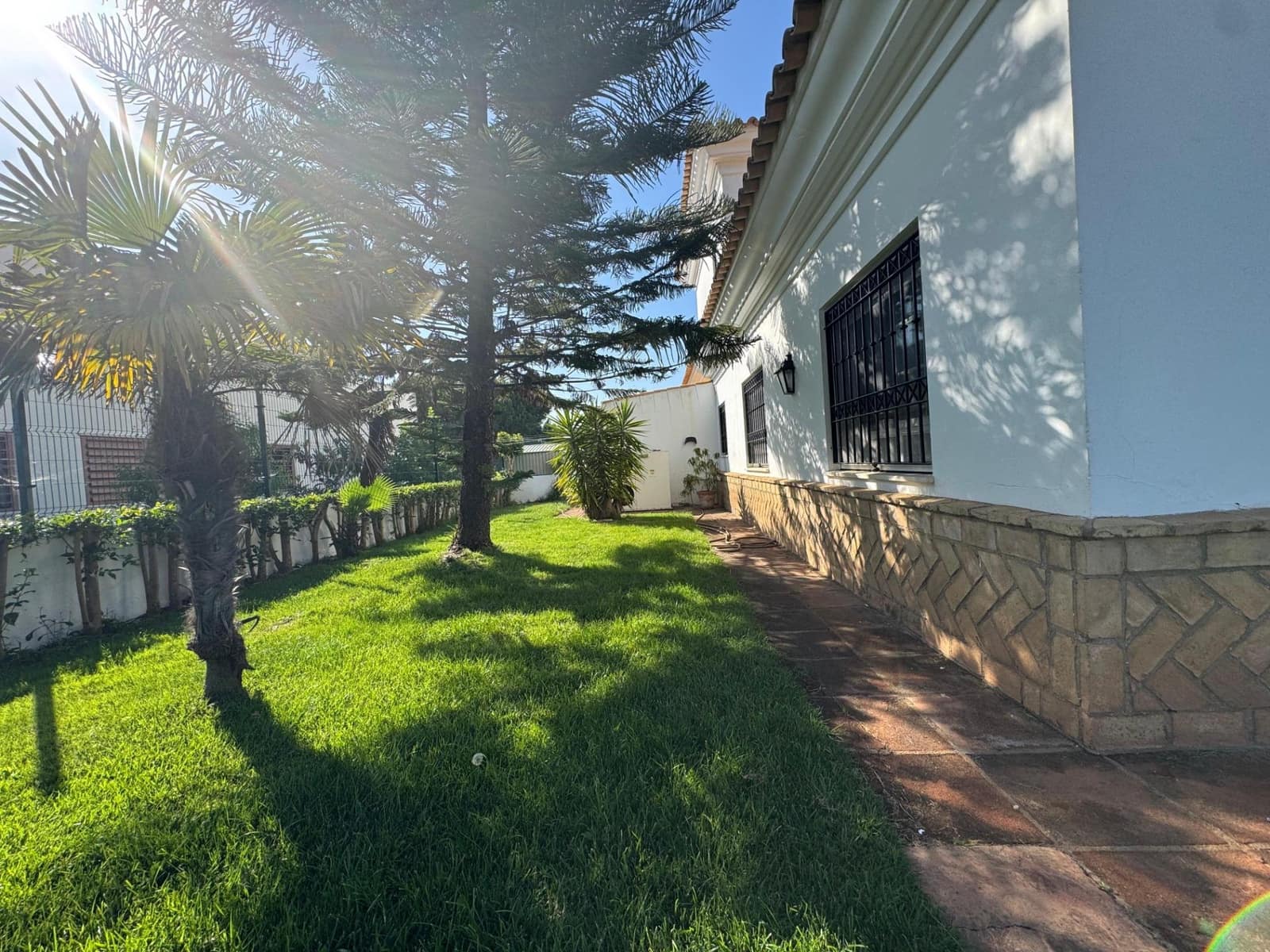 4 bedroom Villa for sale in El Portil with pool garage - € 578,900 (Ref: 9456592)