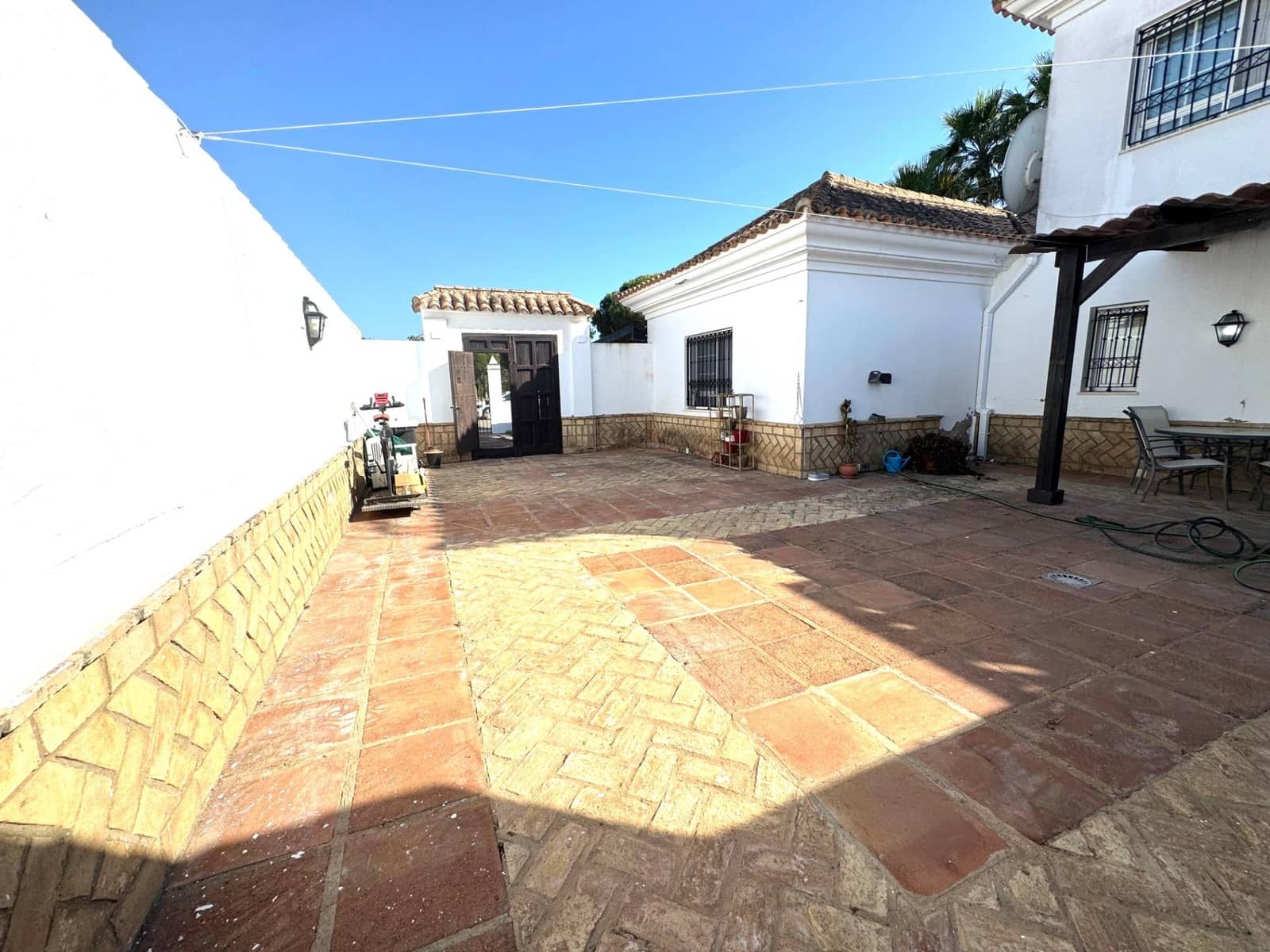 4 bedroom Villa for sale in El Portil with pool garage - € 578,900 (Ref: 9456592)