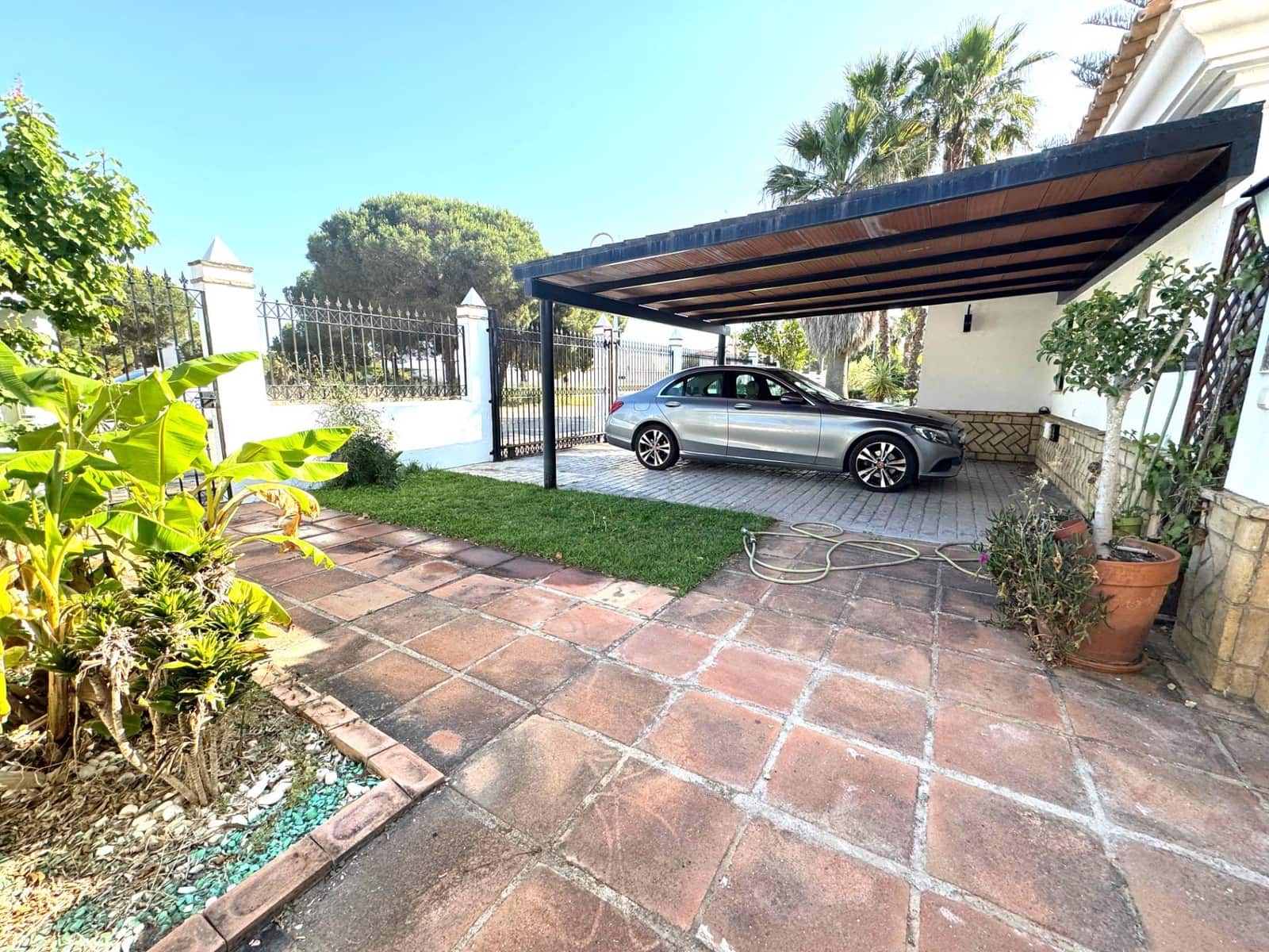 4 bedroom Villa for sale in El Portil with pool garage - € 578,900 (Ref: 9456592)