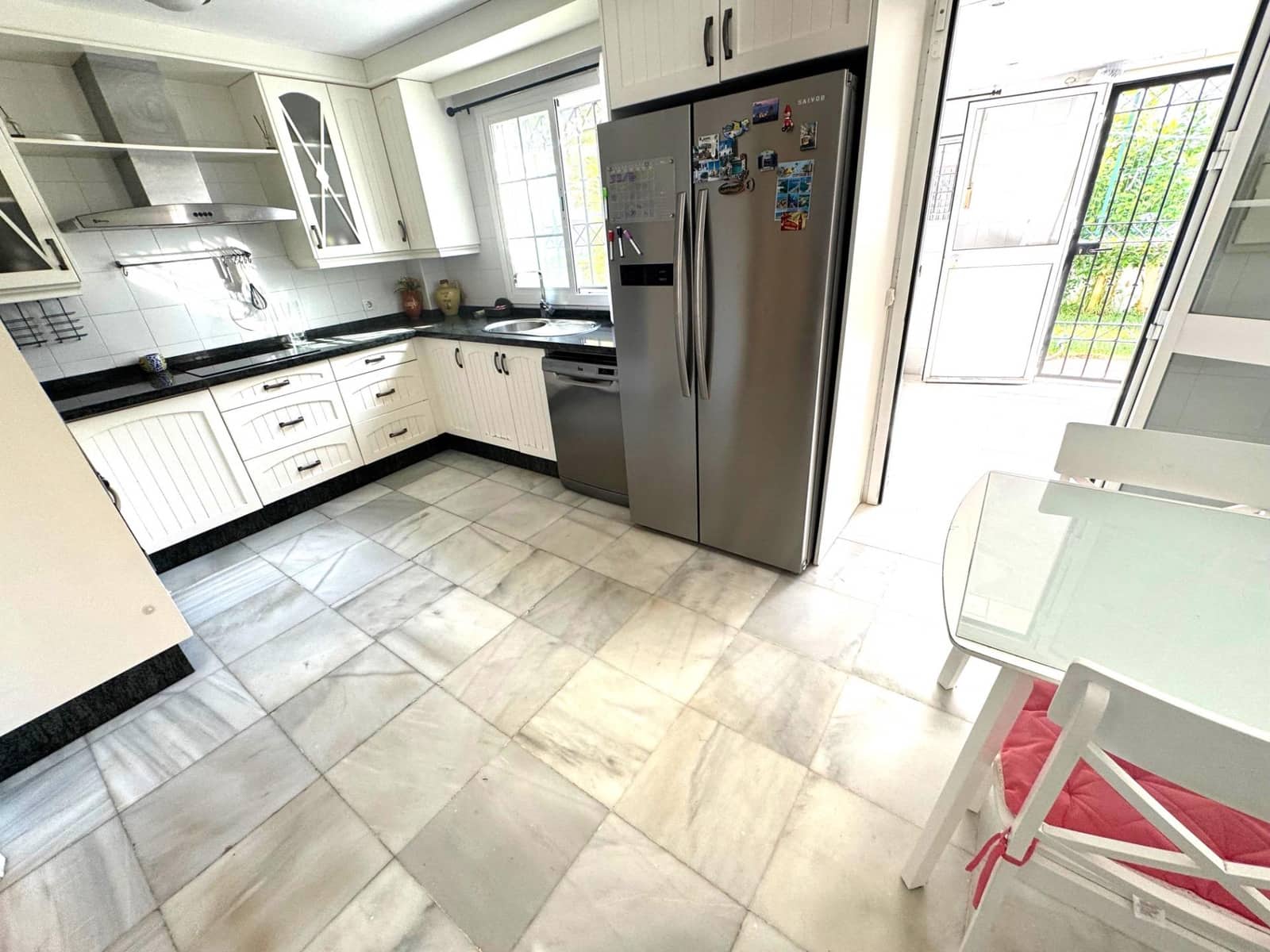 4 bedroom Villa for sale in El Portil with pool garage - € 578,900 (Ref: 9456592)