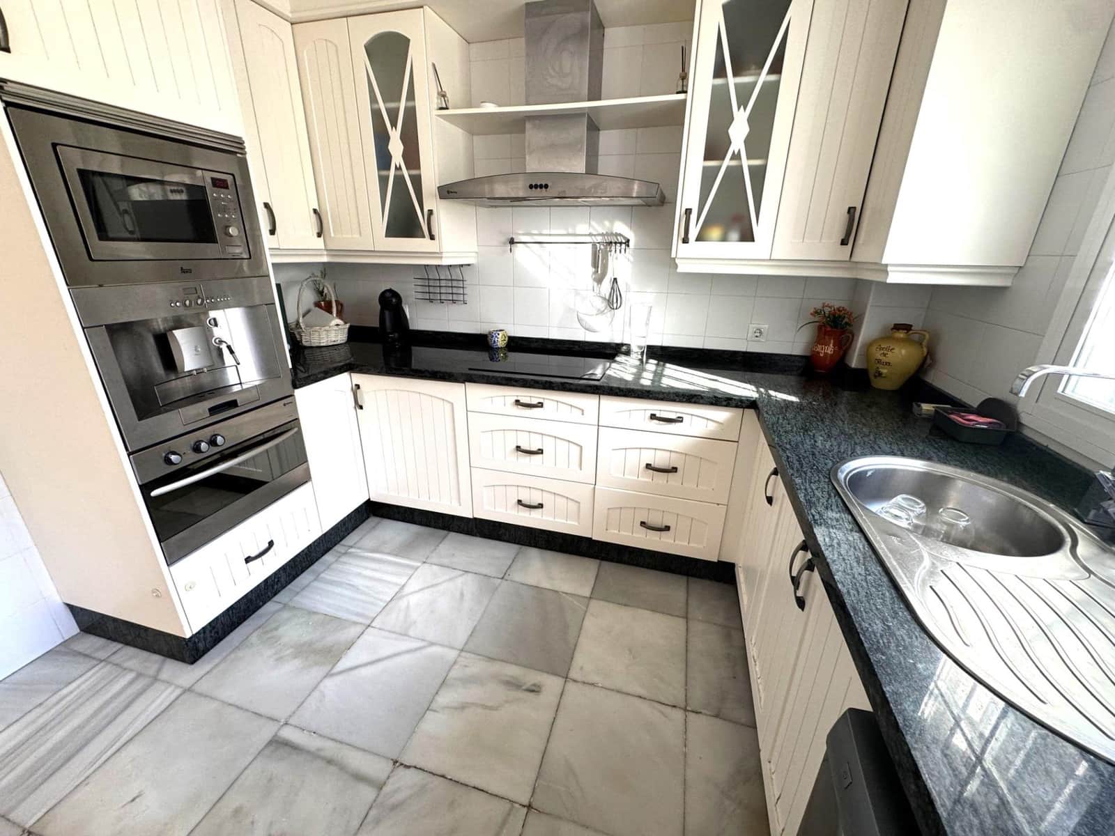 4 bedroom Villa for sale in El Portil with pool garage - € 578,900 (Ref: 9456592)