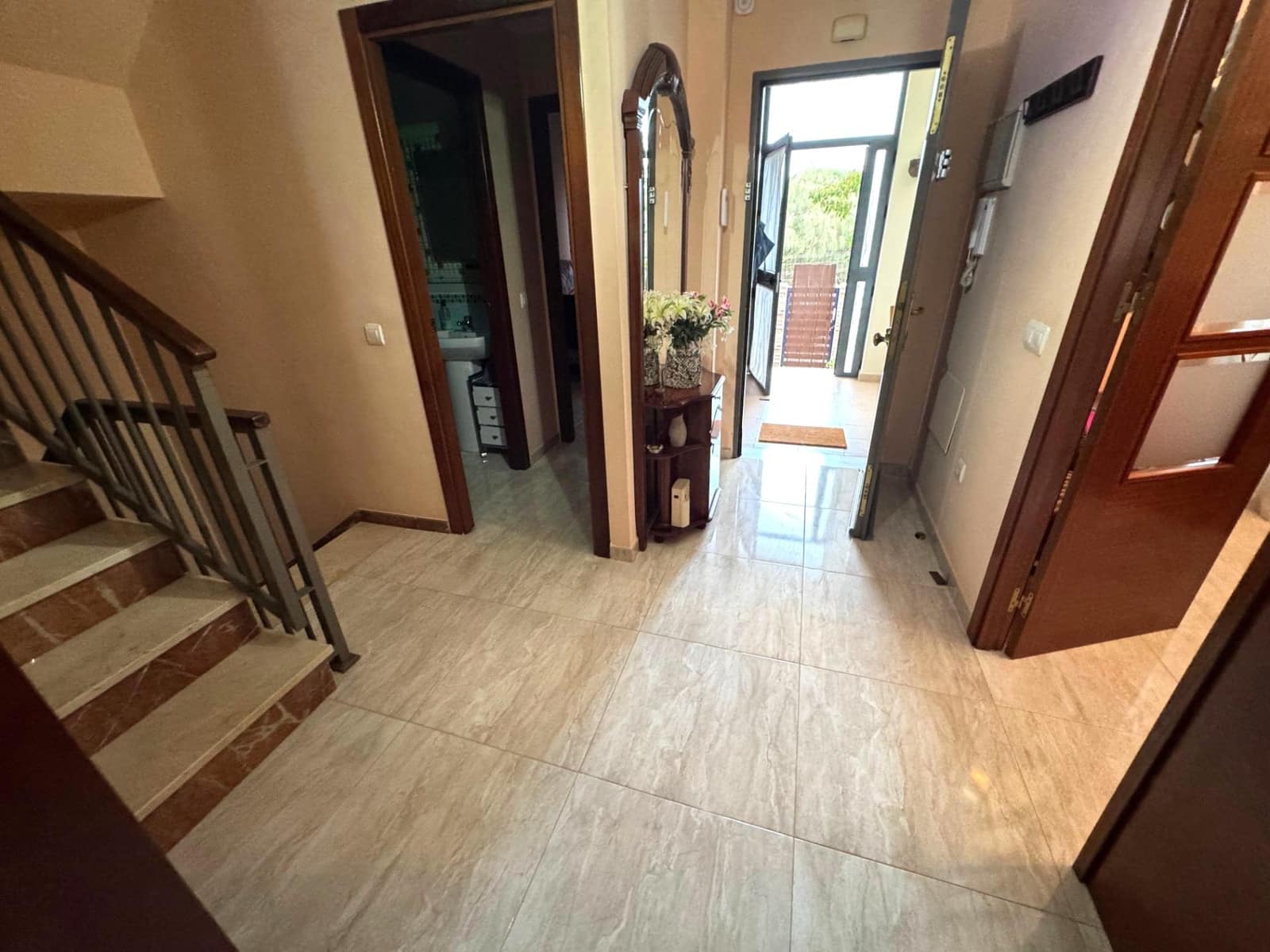 4 soverom Rekkehus til salgs i Punta Umbria med svømmebasseng garasje - € 399 900 (Ref: 9456595)