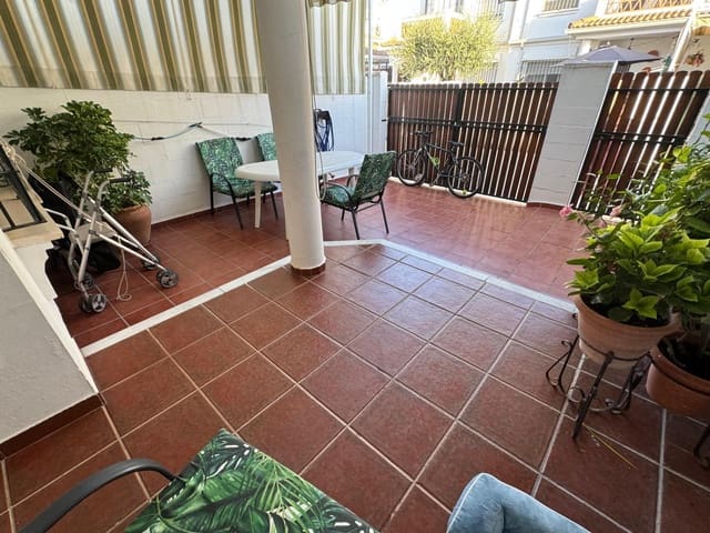 4 makuuhuone Rivitalo myytävänä paikassa El Portil, Punta Umbría mukana uima-altaan - 239 900 € (Ref: 9456601)