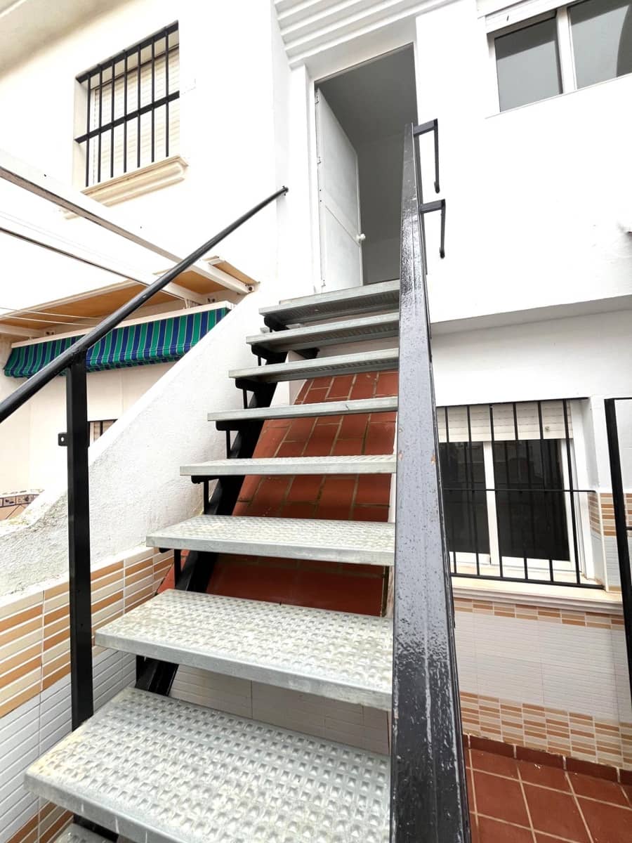 3 sypialnia Dom szeregowy na sprzedaż w Nuevo Portil z basenem garażem - 288 500 € (Ref: 9571172)