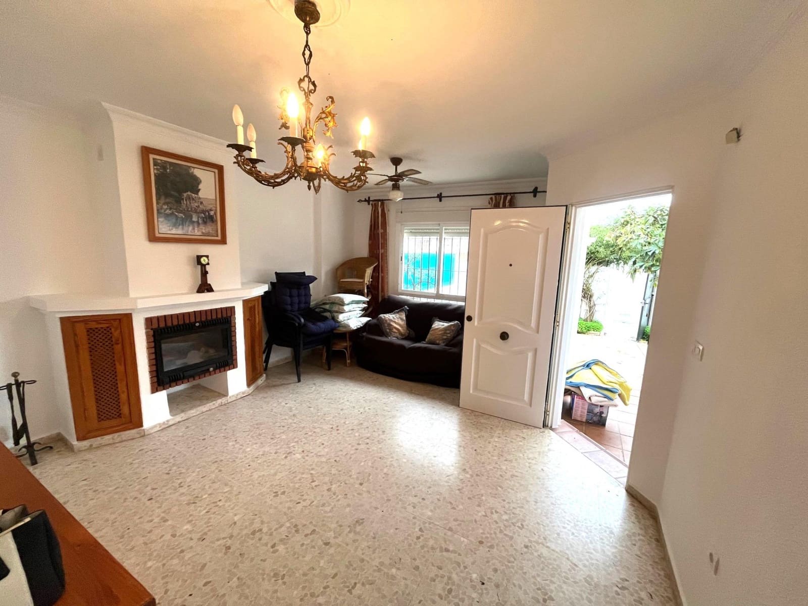 3 sypialnia Dom szeregowy na sprzedaż w Nuevo Portil z basenem garażem - 288 500 € (Ref: 9571172)