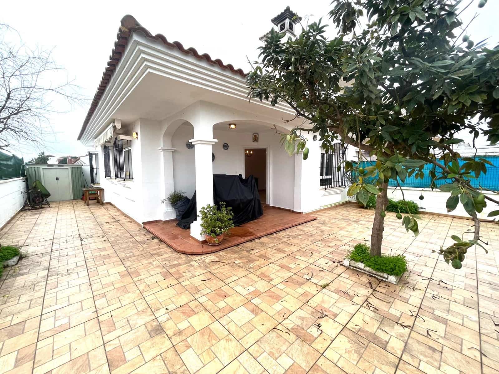 3 sypialnia Dom szeregowy na sprzedaż w Nuevo Portil z basenem garażem - 288 500 € (Ref: 9571172)