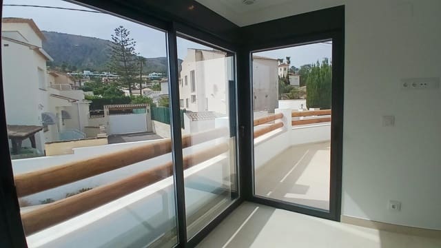 Chalet de 4 habitaciones en Albir, Alfaz del Pi / L'Alfàs del Pi en venta con piscina garaje - 1.195.000 € (Ref: 10005679)
