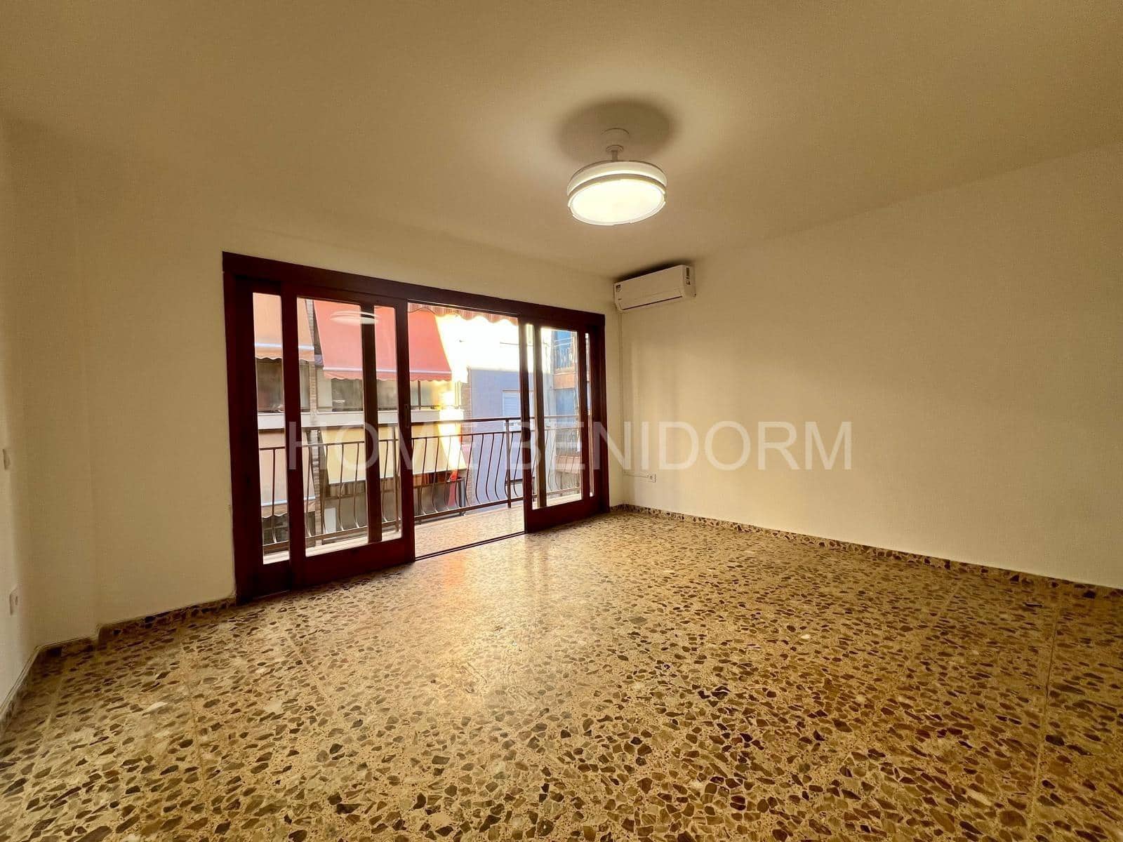3 slaapkamer Flat te huur in Benidorm - € 1.250 (Ref: 10094752)