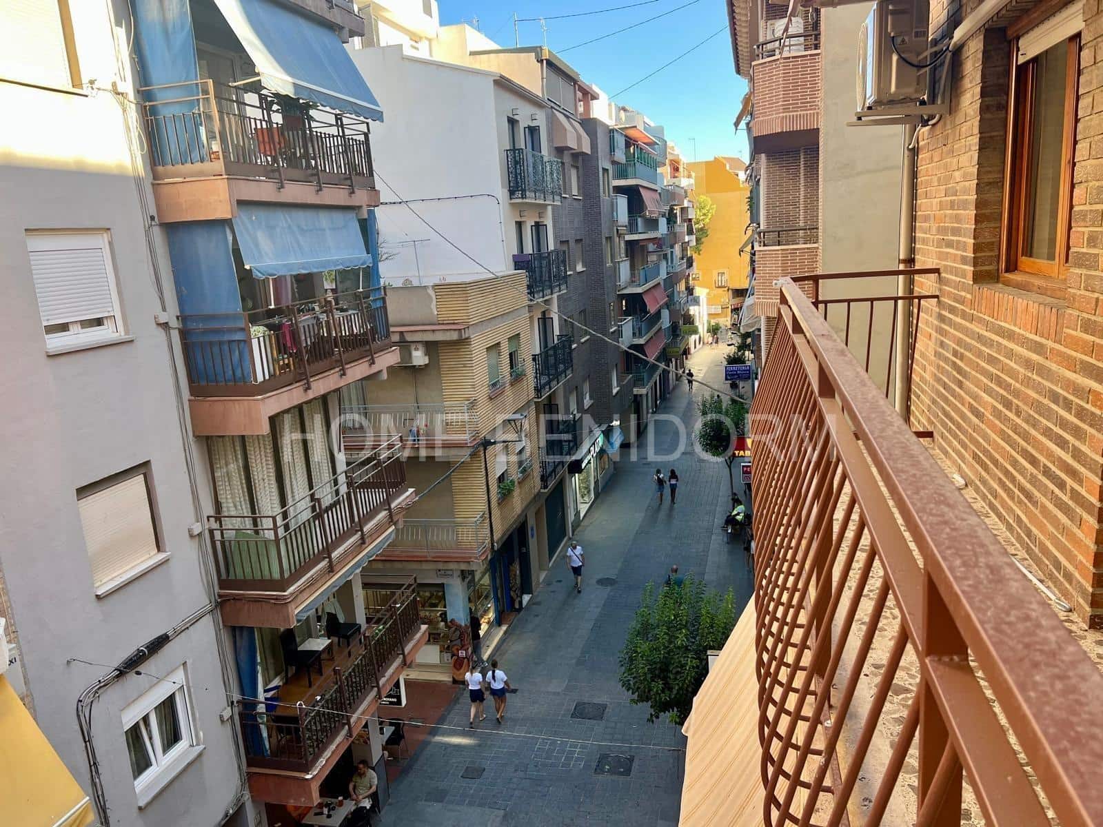 3 slaapkamer Flat te huur in Benidorm - € 1.250 (Ref: 10094752)