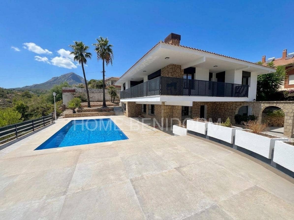 4 soveværelse Villa til salg i La Nucia med swimmingpool garage - € 889.000 (Ref: 10109759)