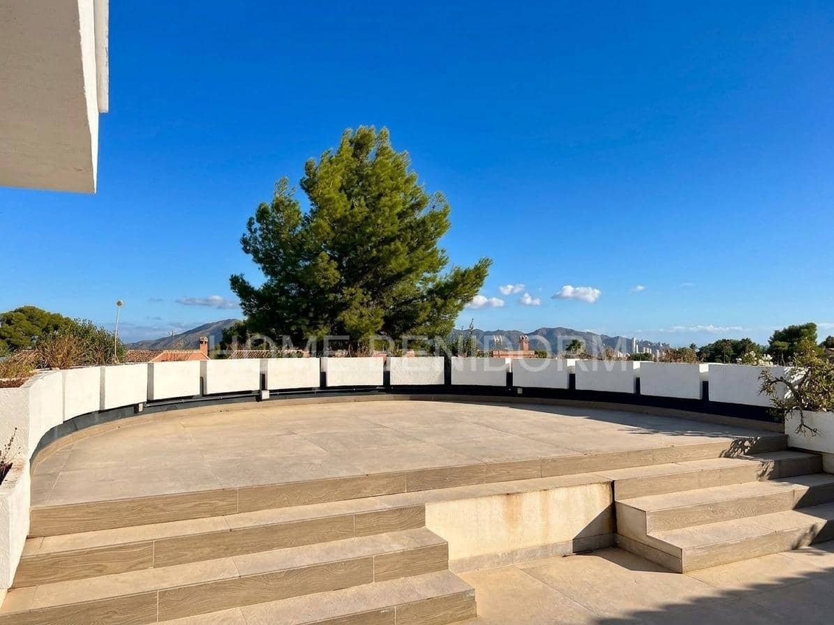 4 soveværelse Villa til salg i La Nucia med swimmingpool garage - € 889.000 (Ref: 10109759)