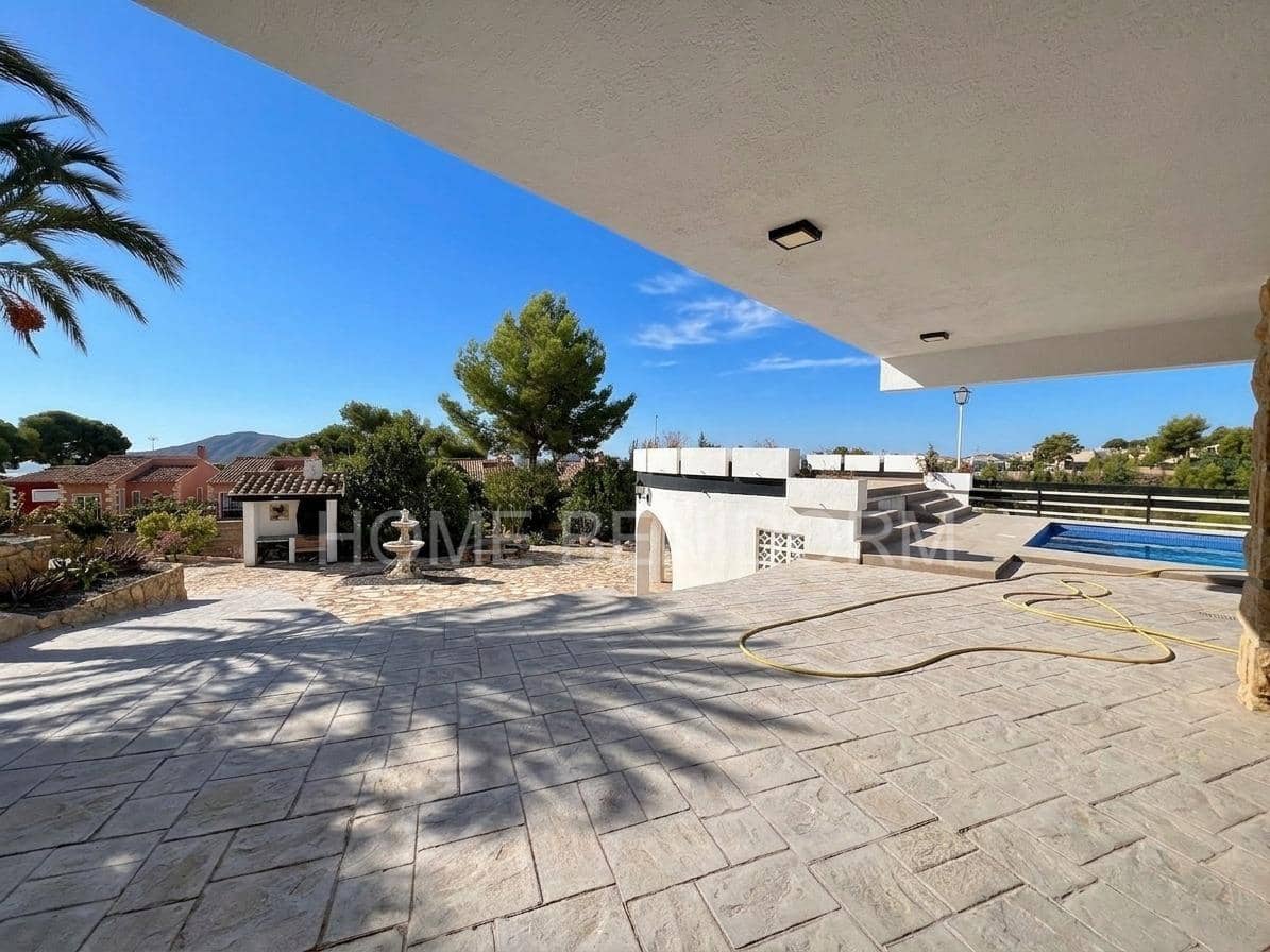 4 soveværelse Villa til salg i La Nucia med swimmingpool garage - € 889.000 (Ref: 10109759)