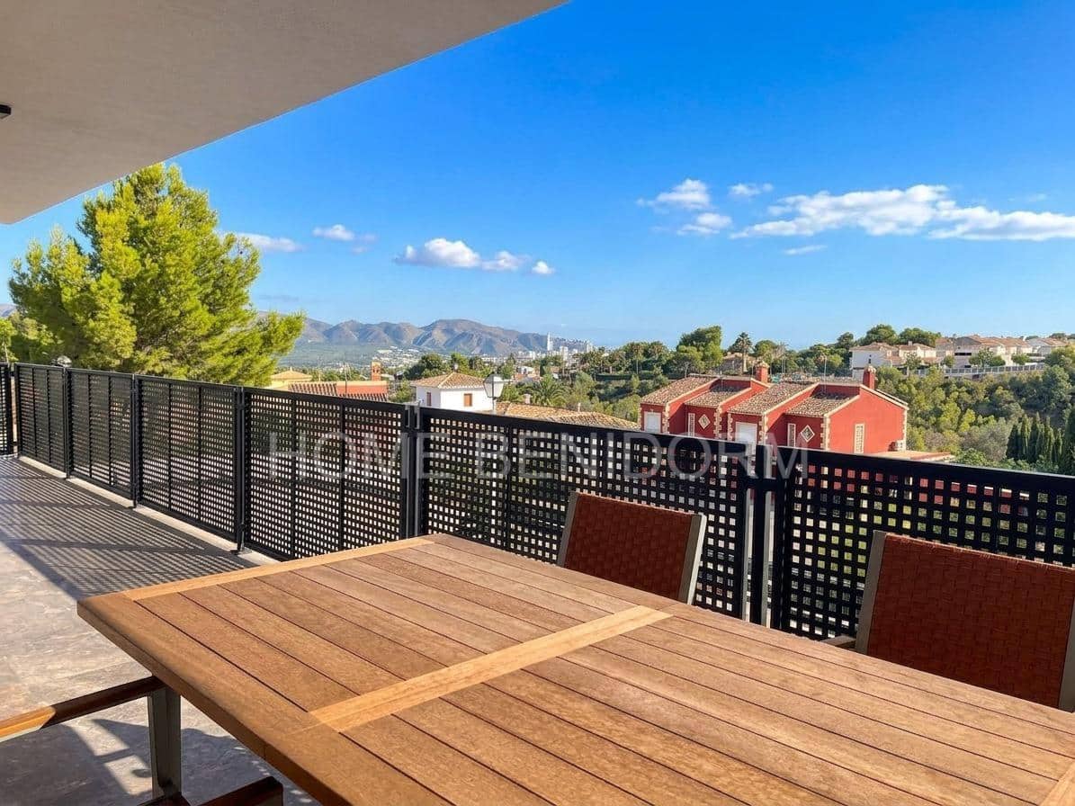 4 soveværelse Villa til salg i La Nucia med swimmingpool garage - € 889.000 (Ref: 10109759)