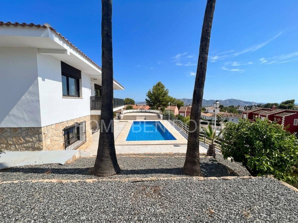 4 soveværelse Villa til salg i La Nucia med swimmingpool garage - € 889.000 (Ref: 10109759)