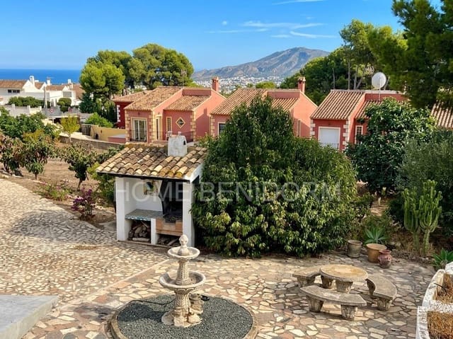 4 quarto Moradia para venda em La Nucia com piscina garagem - 889 000 € (Ref: 10109759)