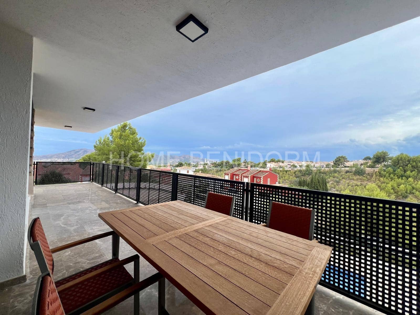 4 soveværelse Villa til salg i La Nucia med swimmingpool garage - € 889.000 (Ref: 10109759)