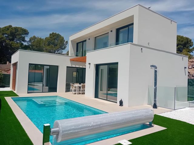 3 soveværelse Villa til salg i Alfaz del Pi / L'Alfàs del Pi med swimmingpool - € 760.000 (Ref: 10116215)