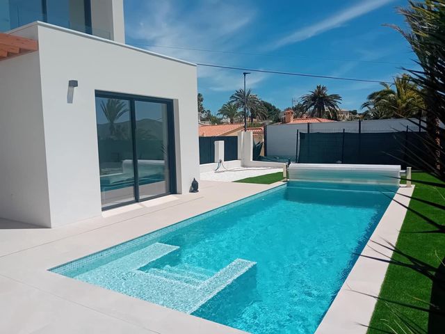 3 soveværelse Villa til salg i Alfaz del Pi / L'Alfàs del Pi med swimmingpool - € 760.000 (Ref: 10116215)