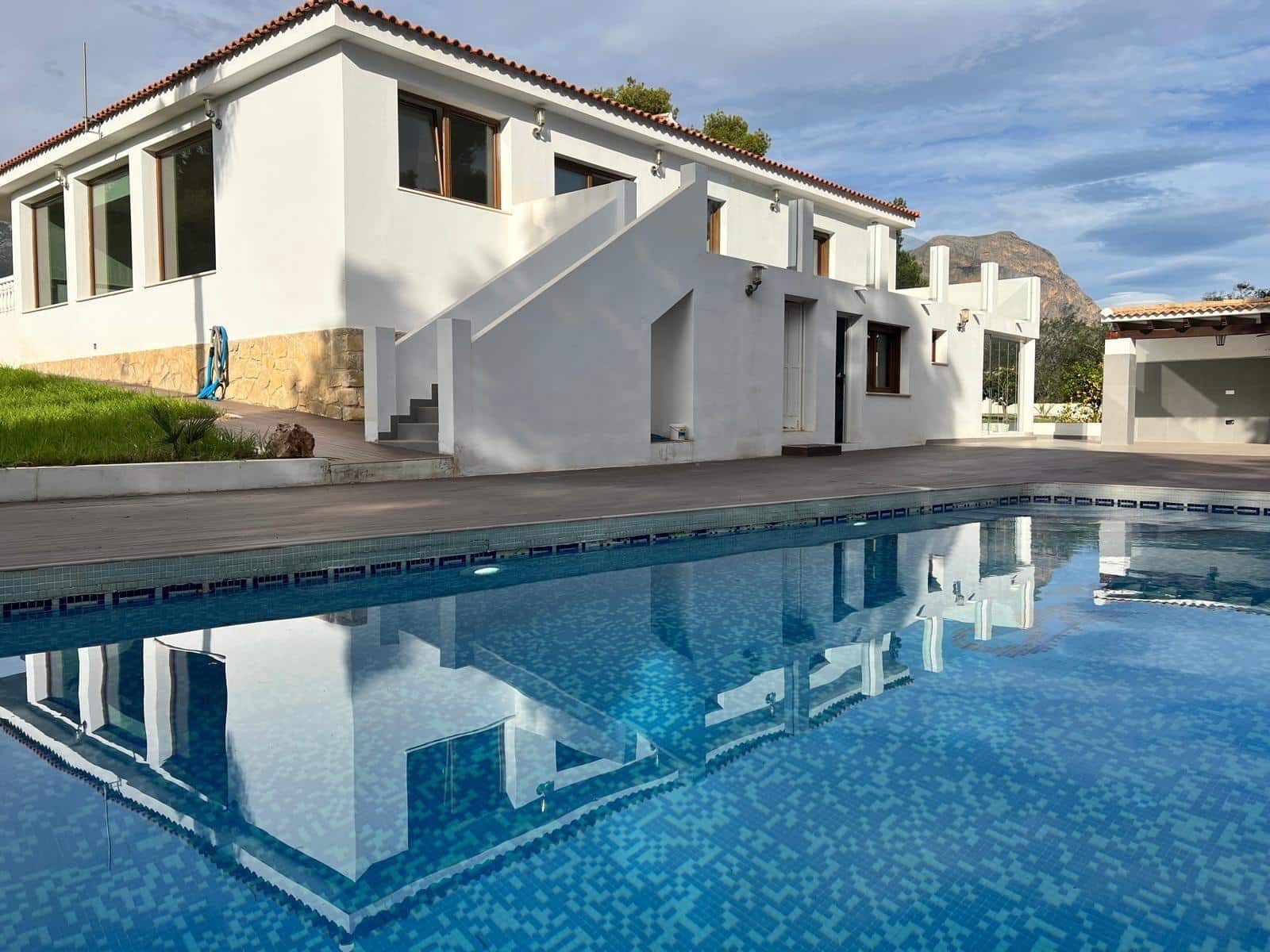2 sovrum Villa till salu i La Nucia med pool - 950 000 € (Ref: 10116217)
