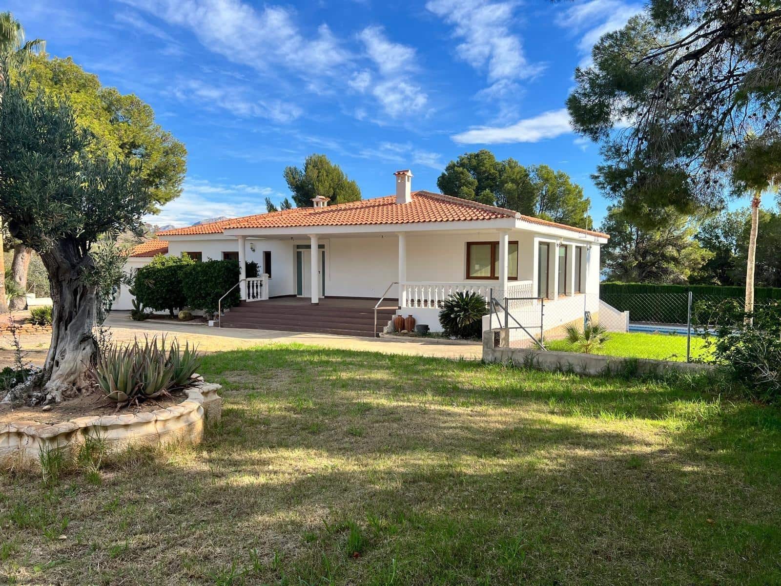 2 sovrum Villa till salu i La Nucia med pool - 950 000 € (Ref: 10116217)