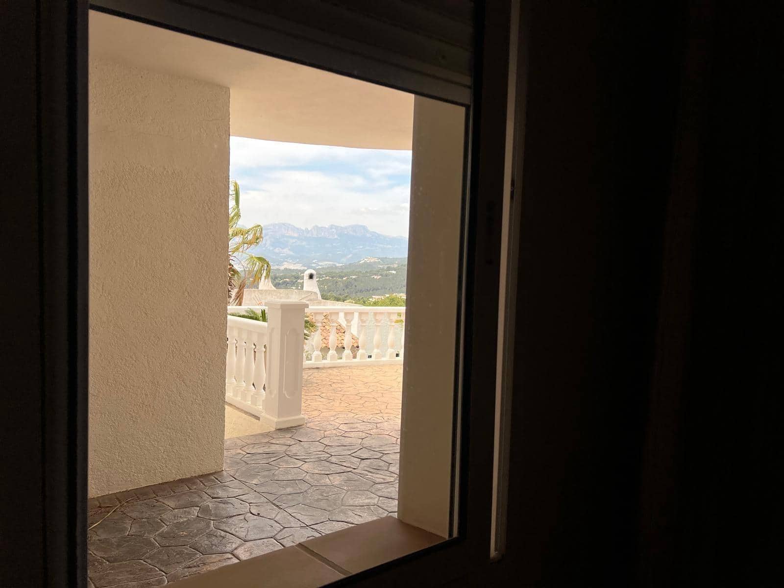 4 bedroom Villa for sale in Altea with pool garage - € 1,295,000 (Ref: 10116220)