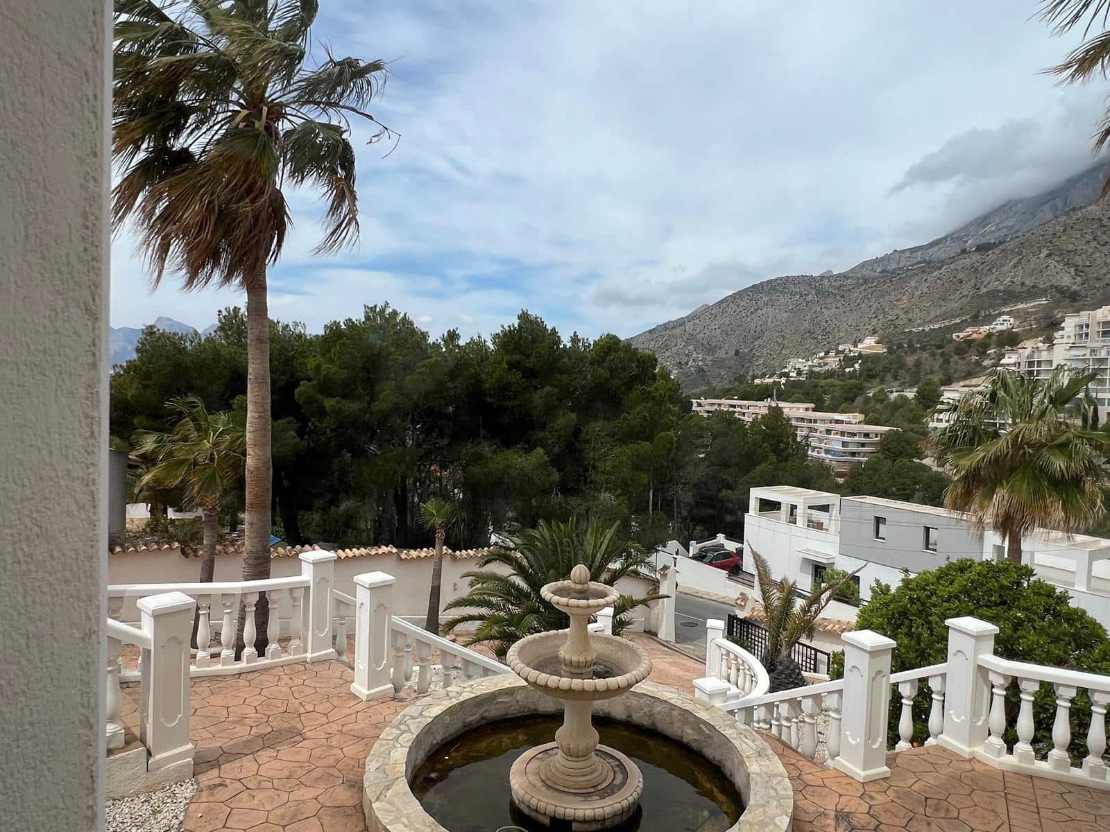 4 bedroom Villa for sale in Altea with pool garage - € 1,295,000 (Ref: 10116220)