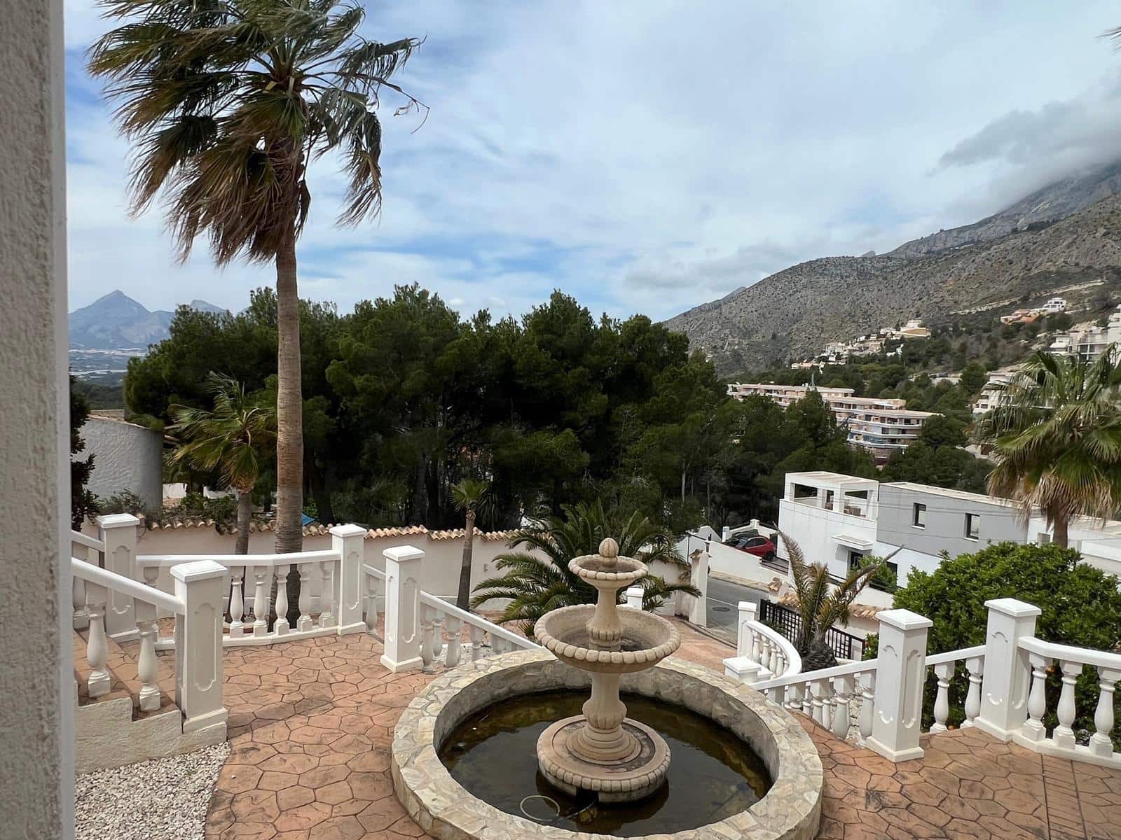 4 bedroom Villa for sale in Altea with pool garage - € 1,295,000 (Ref: 10116220)