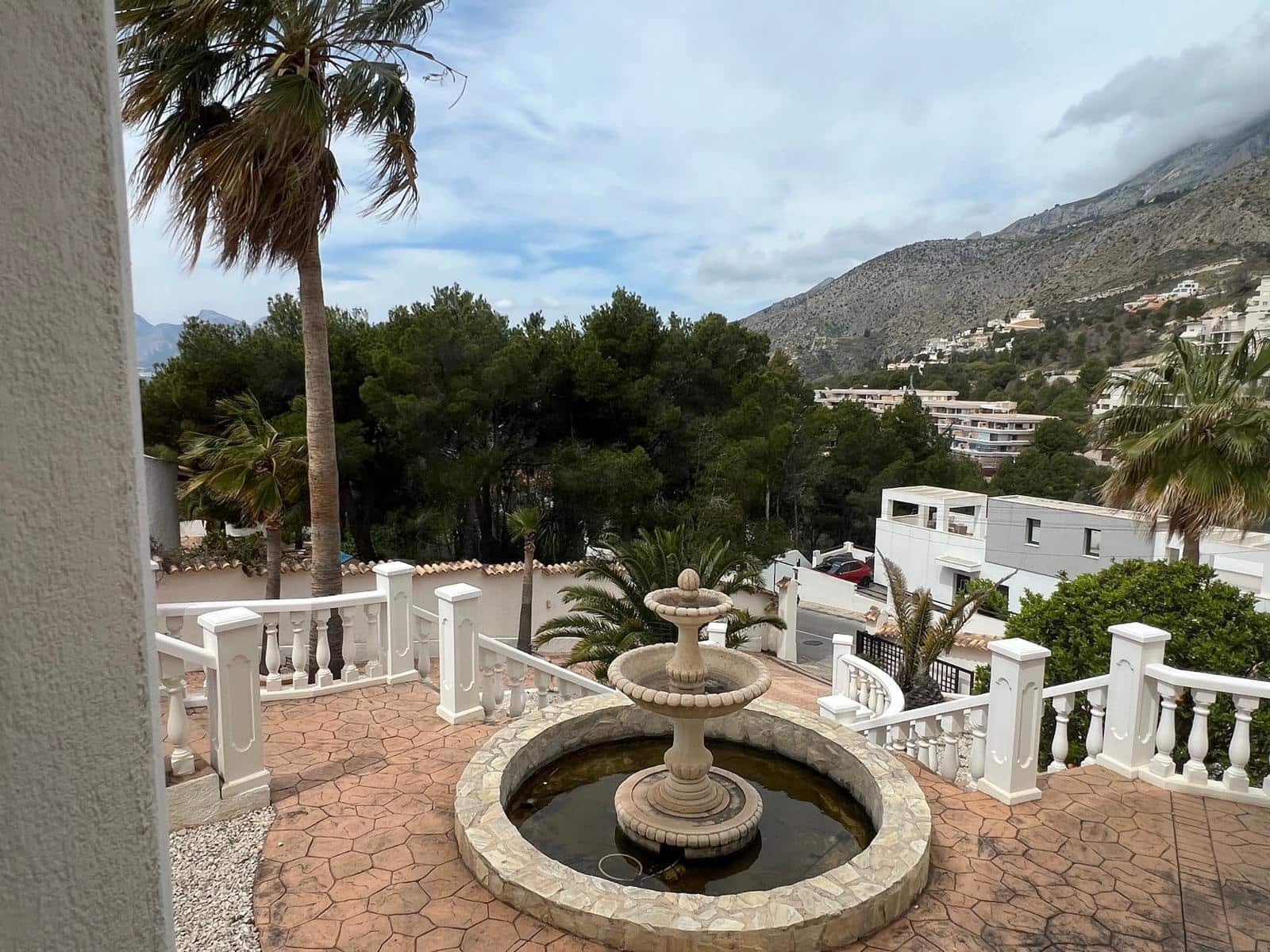 4 bedroom Villa for sale in Altea with pool garage - € 1,295,000 (Ref: 10116220)