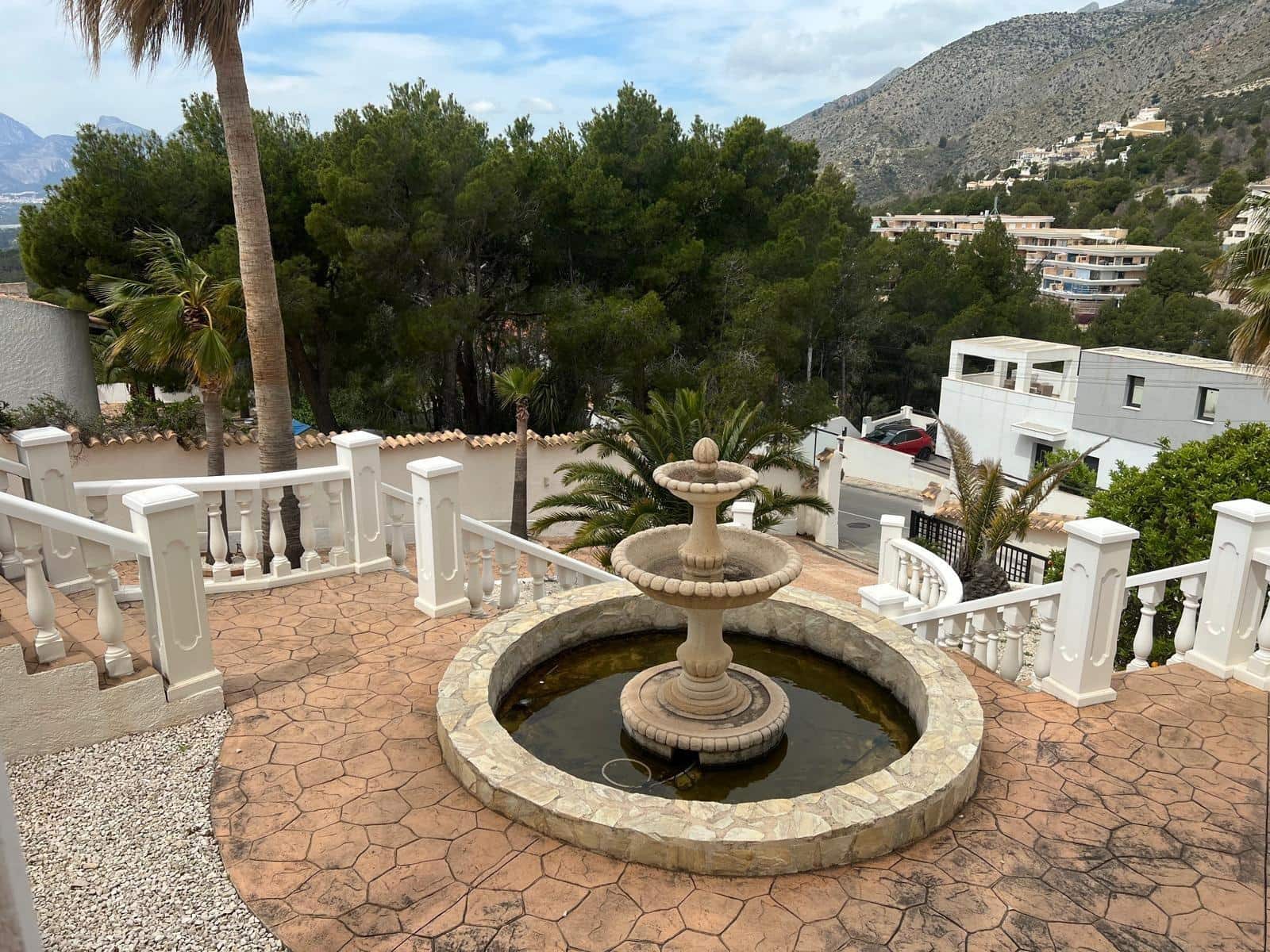 4 bedroom Villa for sale in Altea with pool garage - € 1,295,000 (Ref: 10116220)