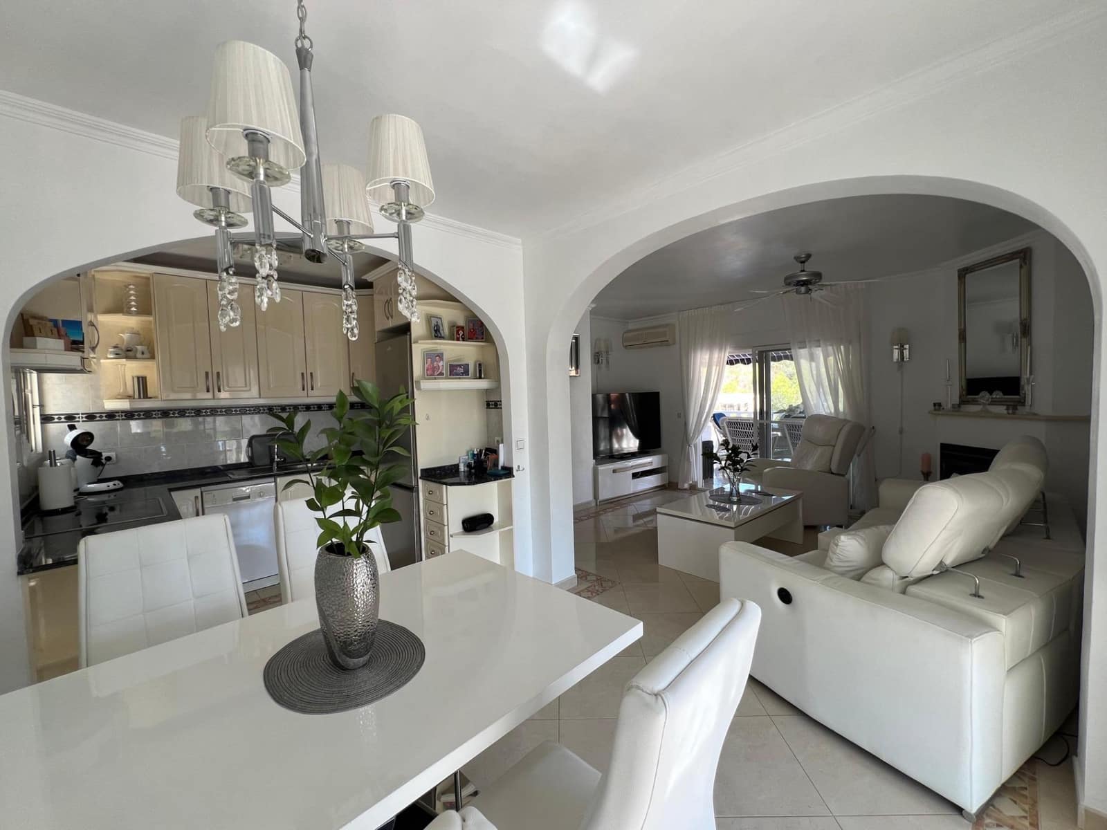 4 slaapkamer Villa te koop in La Nucia met zwembad garage - € 525.000 (Ref: 10116222)