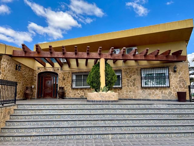 5 quarto Moradia para venda em Sax com piscina garagem - 450 000 € (Ref: 10116224)