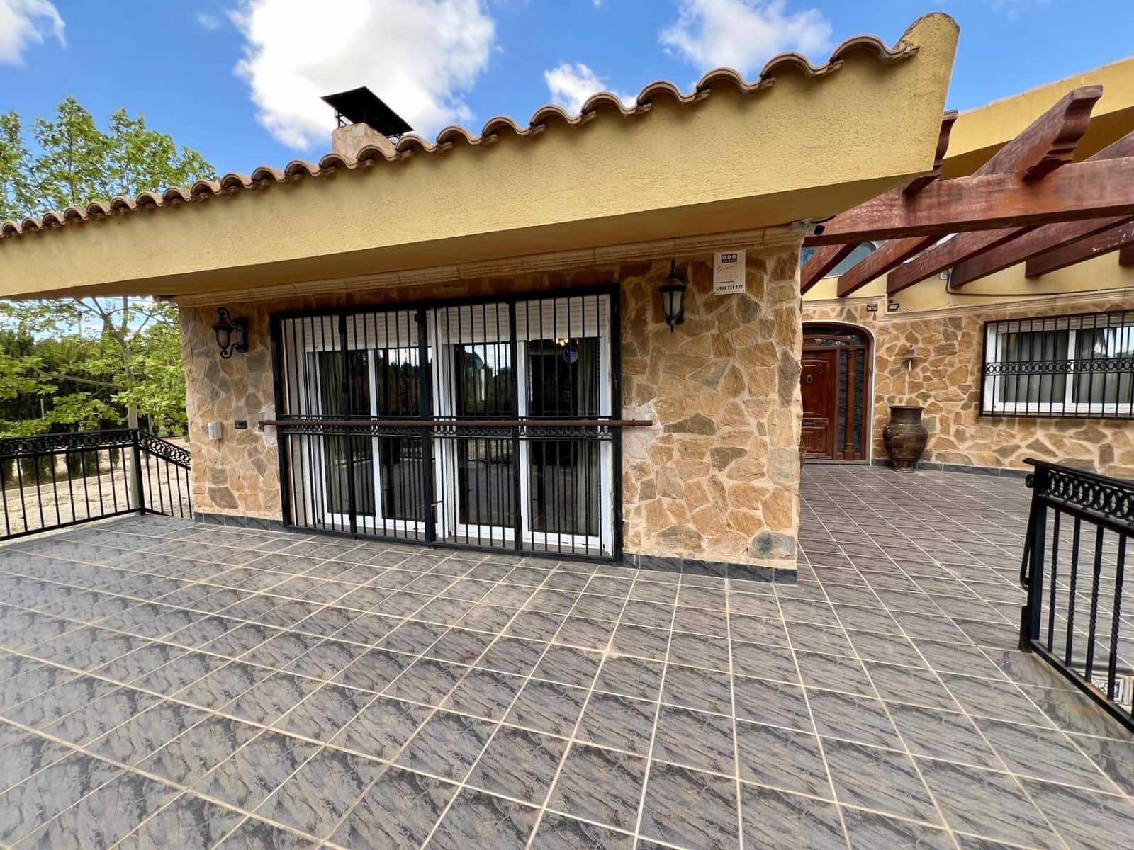 5 sovrum Villa till salu i Sax med pool garage - 450 000 € (Ref: 10116224)