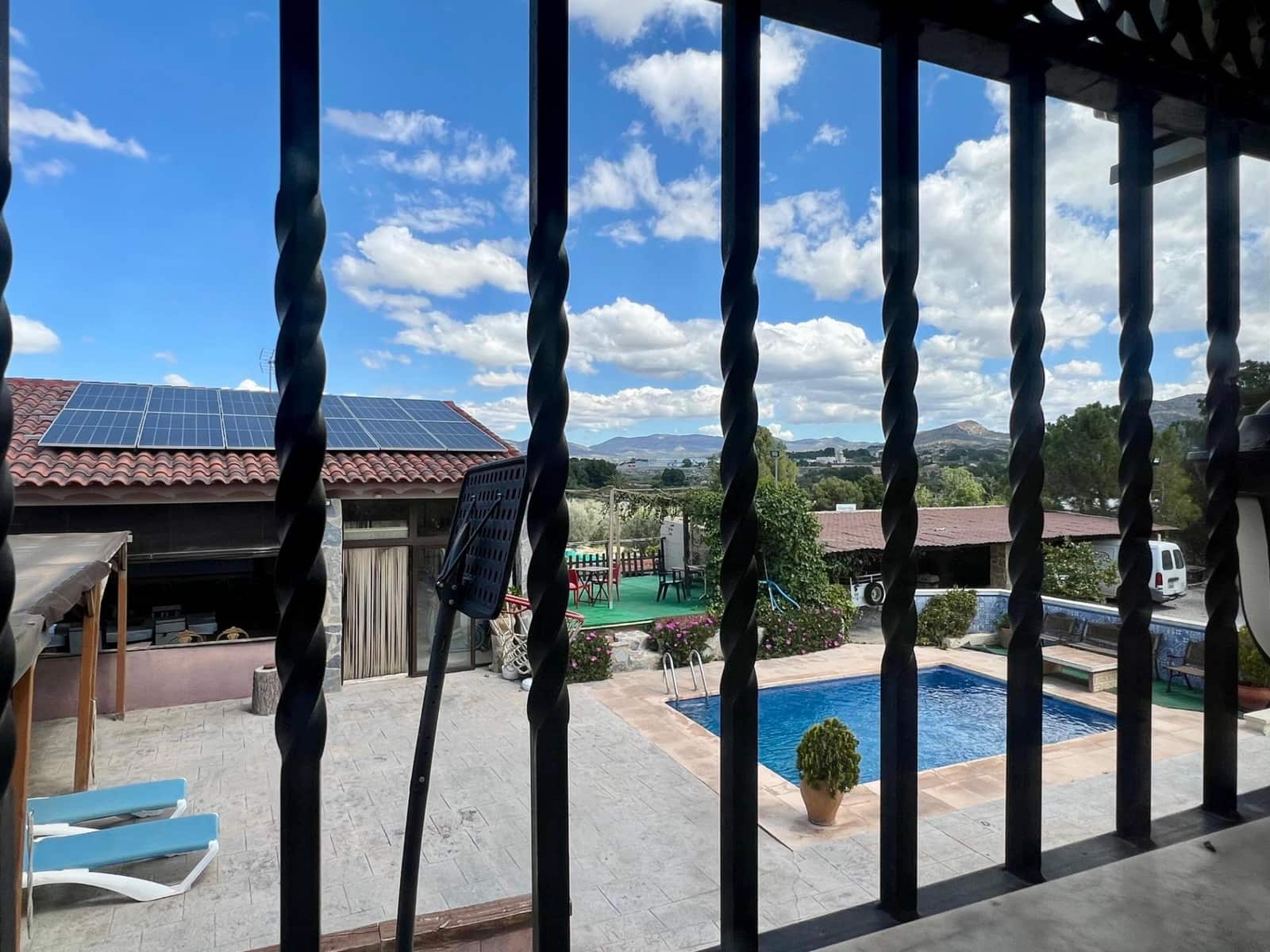 5 sovrum Villa till salu i Sax med pool garage - 450 000 € (Ref: 10116224)