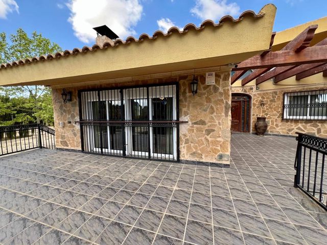 5 quarto Moradia para venda em Sax com piscina garagem - 450 000 € (Ref: 10116224)