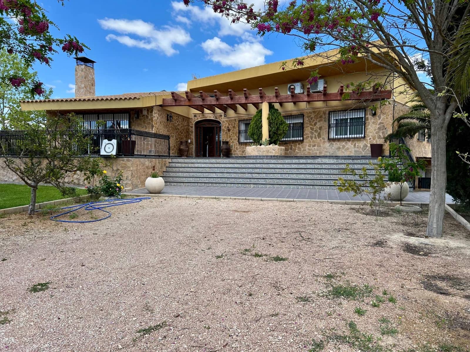 5 sovrum Villa till salu i Sax med pool garage - 450 000 € (Ref: 10116224)
