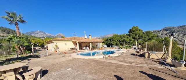 4 chambre Villa/Maison à vendre à Callosa d'En Sarrià avec piscine - 700 000 € (Ref: 10116225)