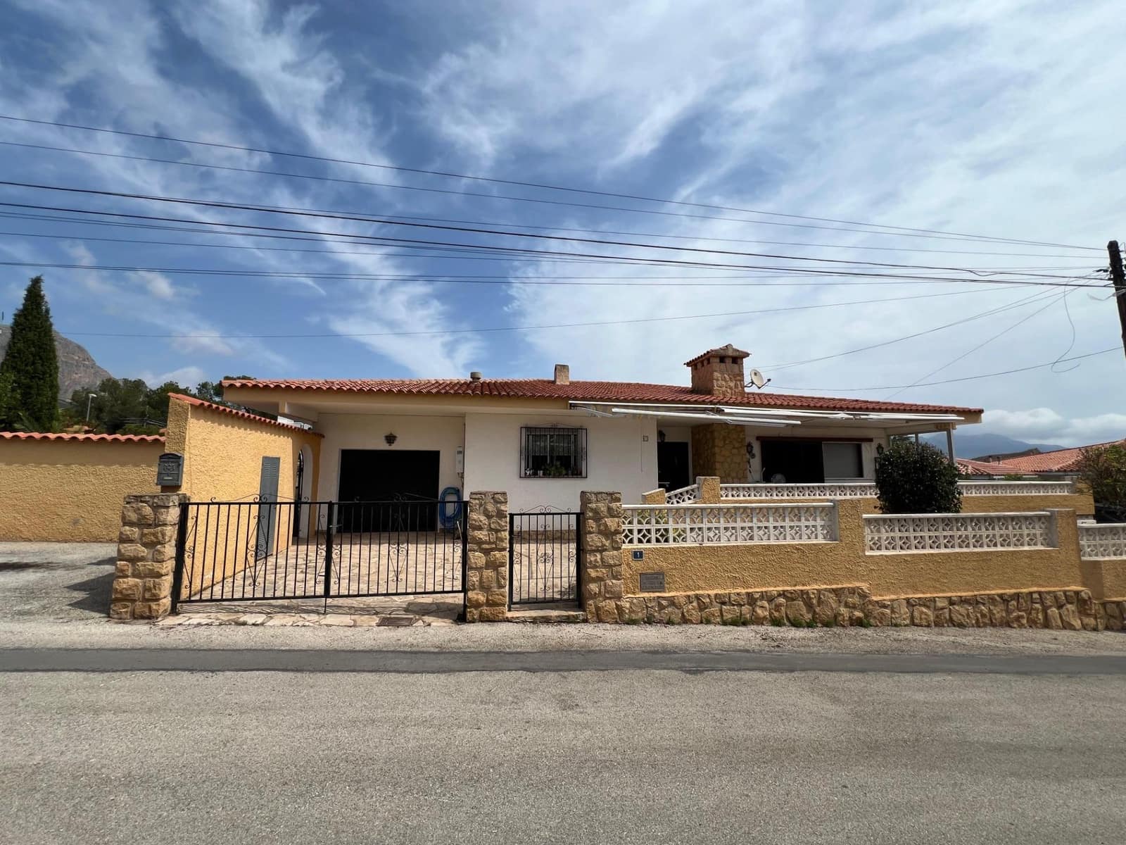2 sovrum Villa till salu i Montebello med garage - 380 000 € (Ref: 10116226)